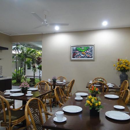 Gondia Guesthouse Jakarta Exterior photo