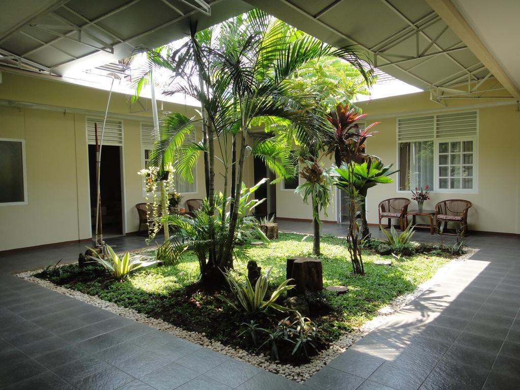 Gondia Guesthouse Jakarta Exterior photo