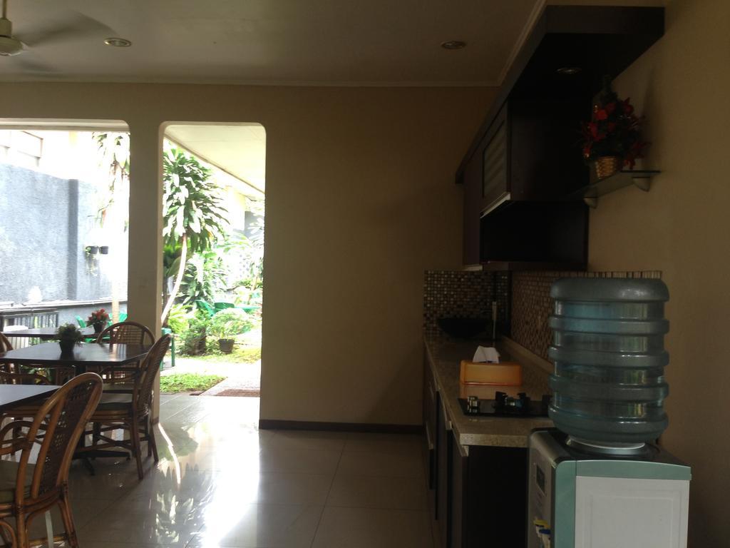 Gondia Guesthouse Jakarta Exterior photo