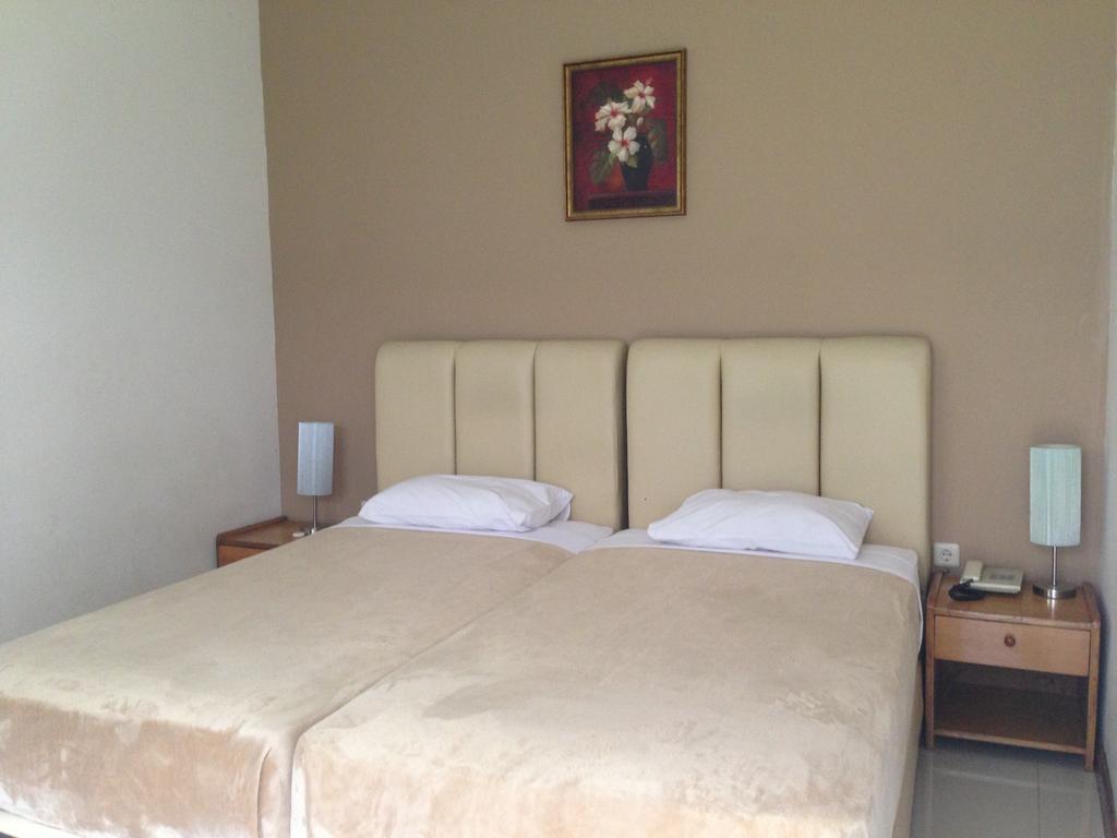 Gondia Guesthouse Jakarta Room photo
