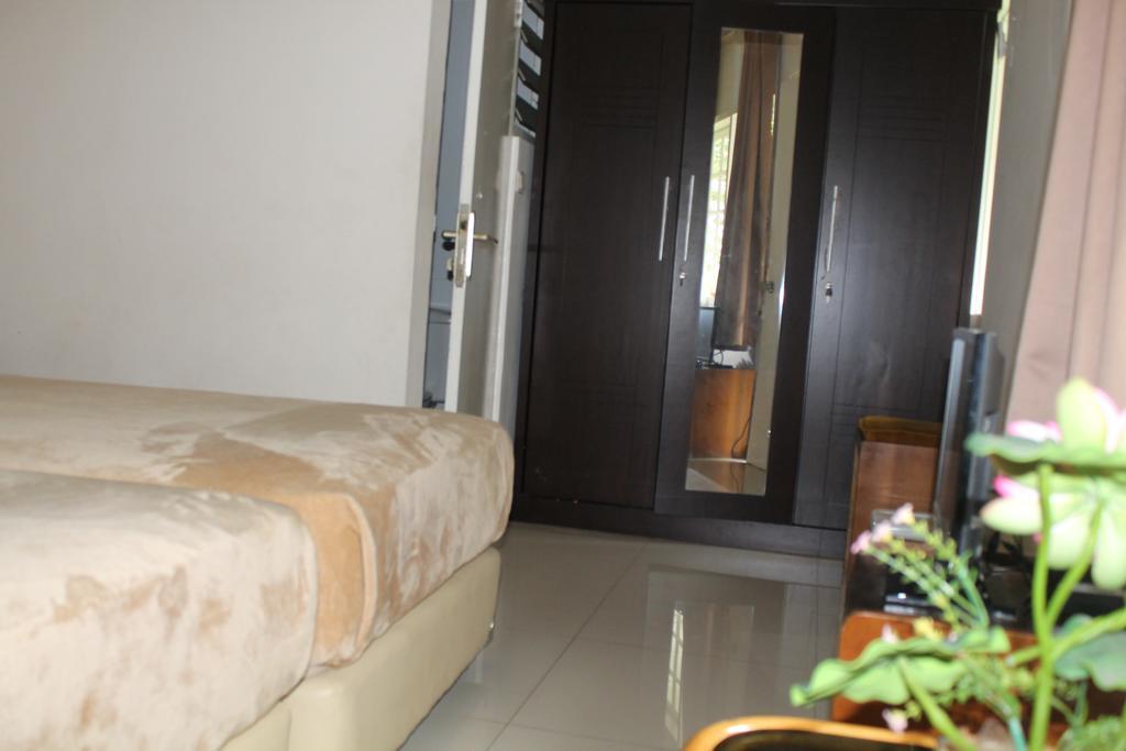 Gondia Guesthouse Jakarta Room photo