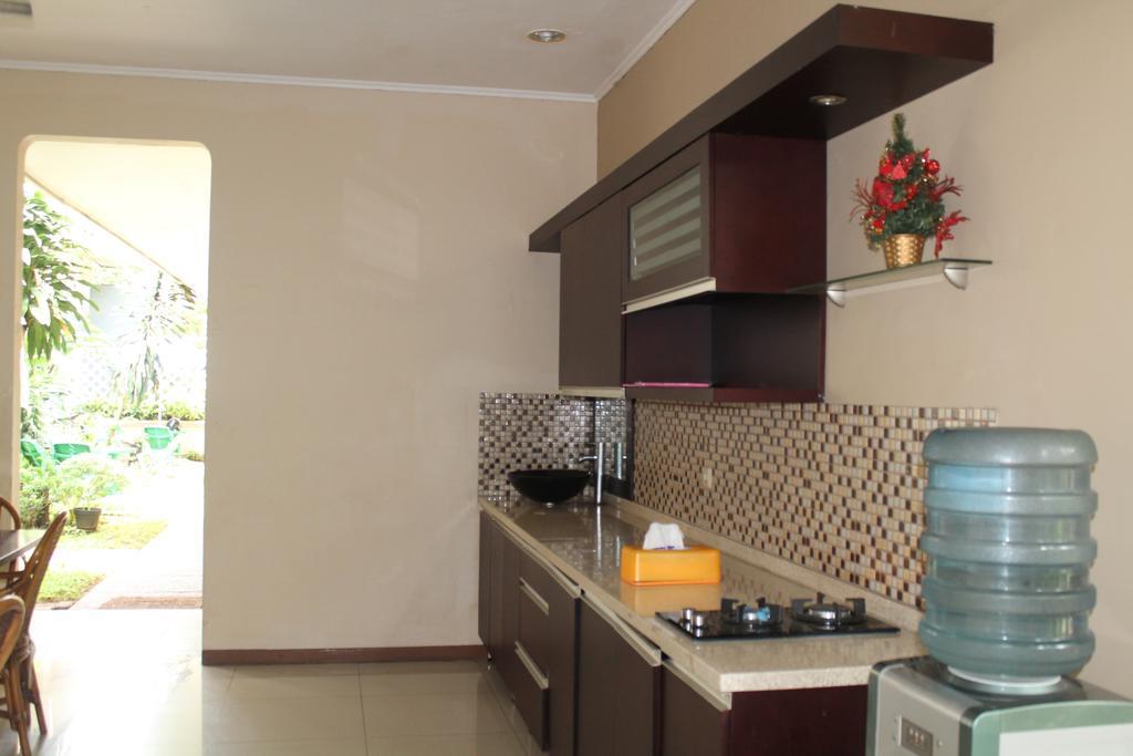 Gondia Guesthouse Jakarta Exterior photo